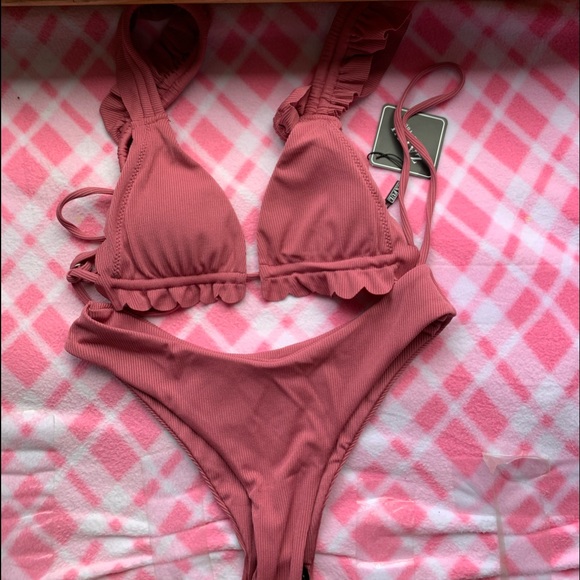 Zaful Other - Emma MacDonald Ribbed Scalloped High Cut Frilled